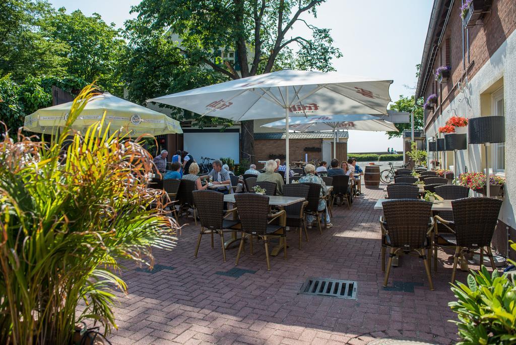 & Restaurant Zum Vater Rhein Monheim am Rhein
